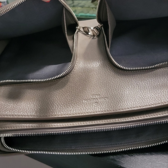 Louis Vuitton Messenger Bag - Picture 6 of 9